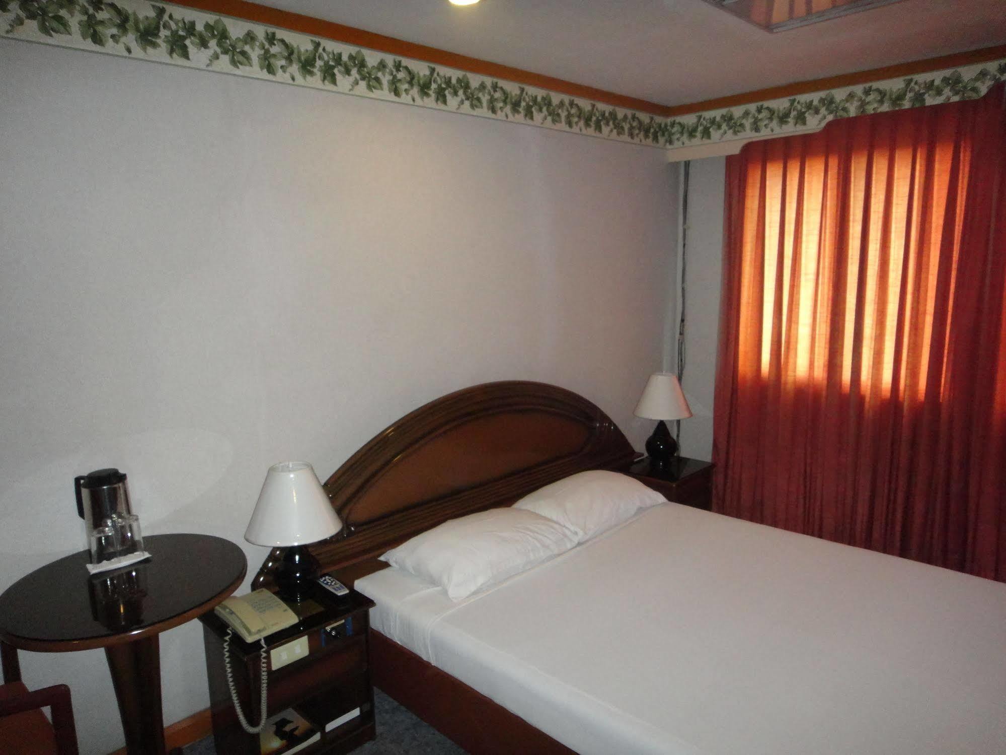 Holiday Plaza Hotel Cebu Luaran gambar
